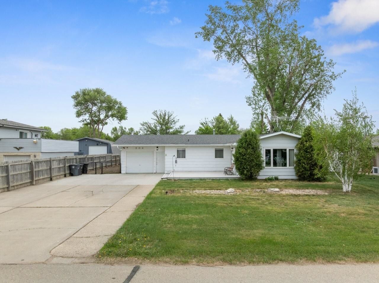 Property Photo: 204 2nd St NE ND 58785