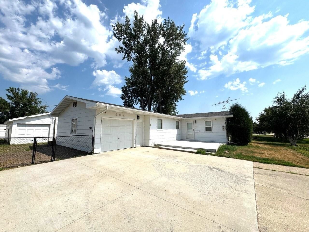 Property Photo: 204 2nd St NE ND 58785