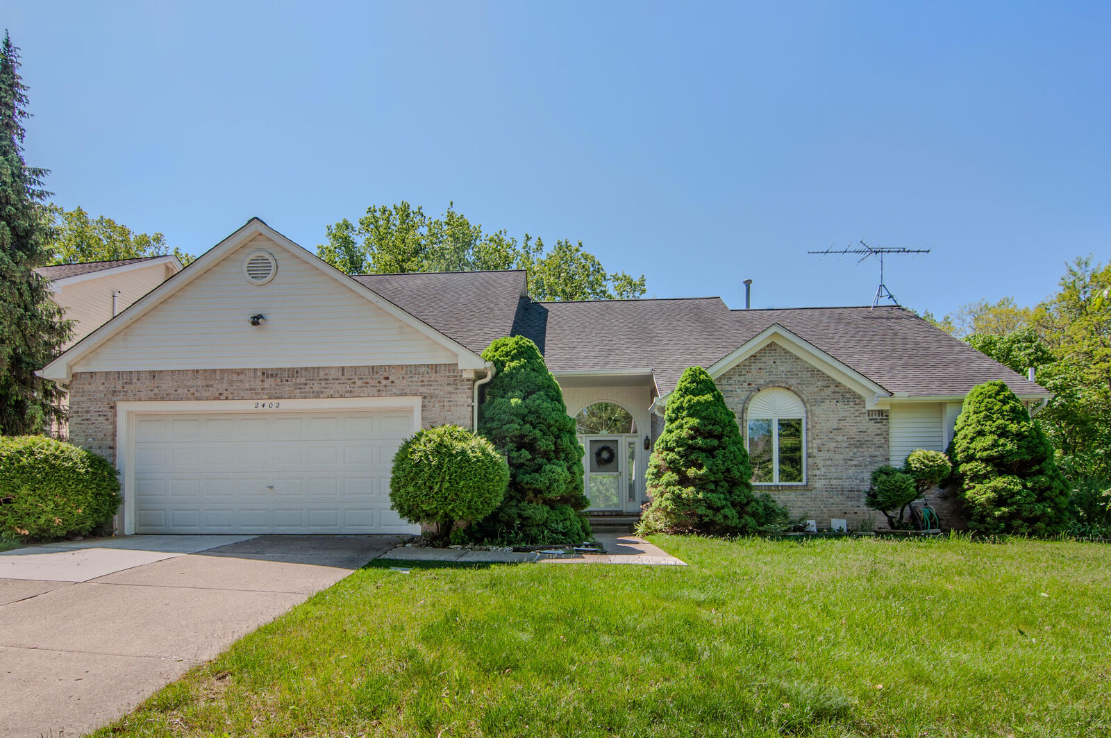 Property Photo: 2402 Meadowridge Court MI 48105