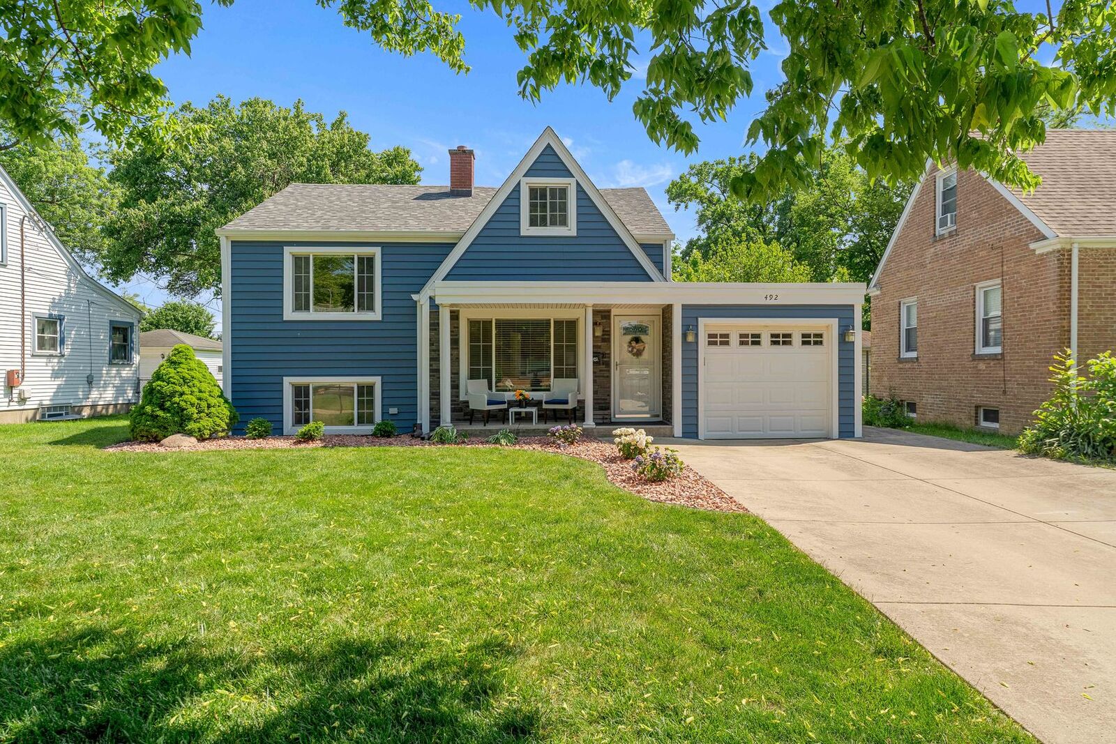 Property Photo:  492 W Avery Street  IL 60126 