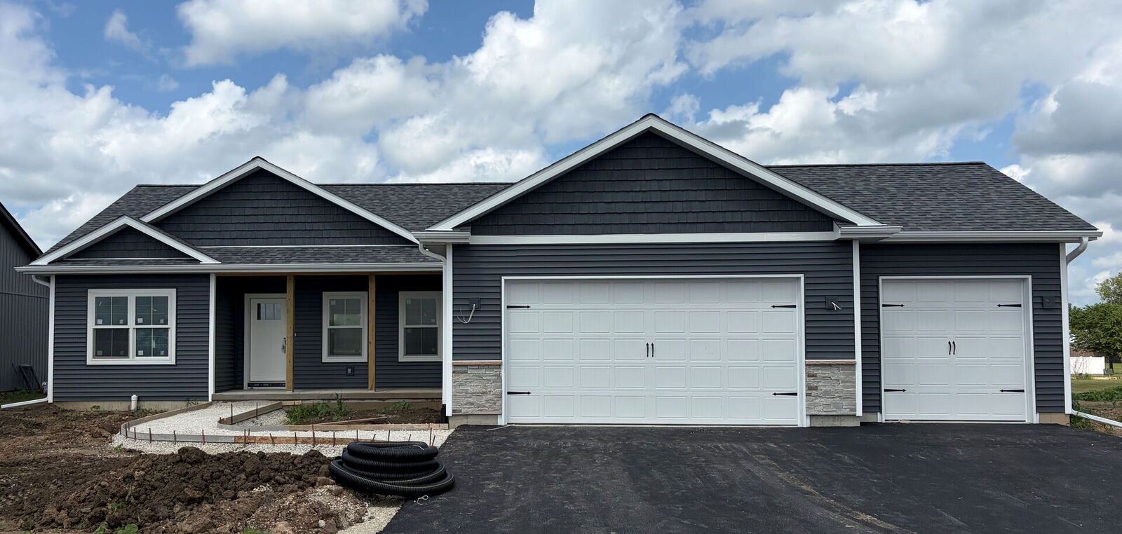 Property Photo: 525 W Dimon Street IL 61068