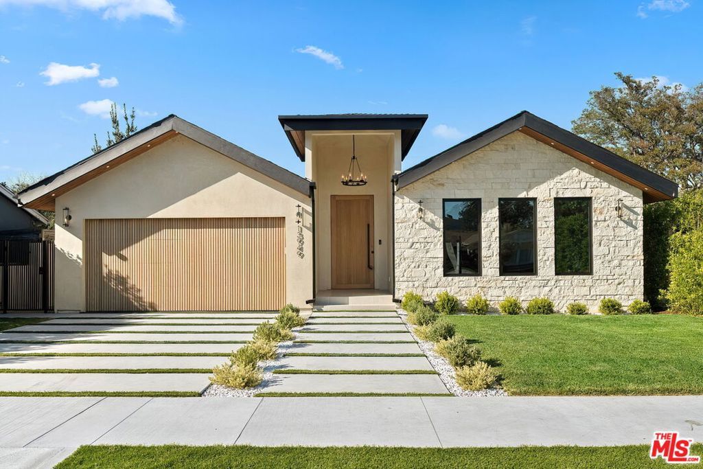 Property Photo:  13949 Cumpston Street  CA 91401 