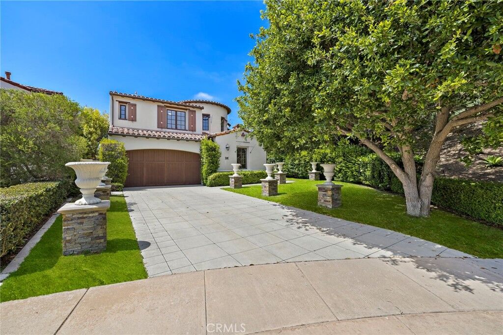 Property Photo:  28 Sandy Cv  CA 92657 