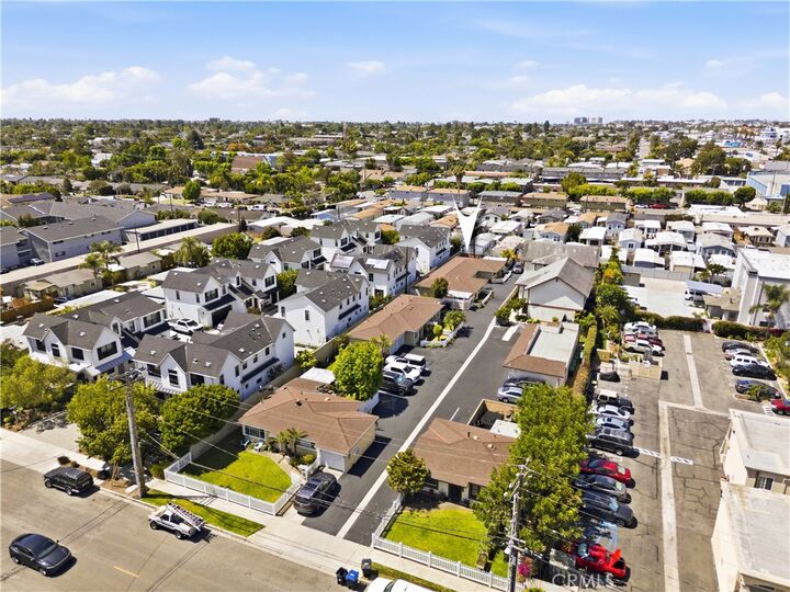 Property Photo:  131 E 21st Street  CA 92627 