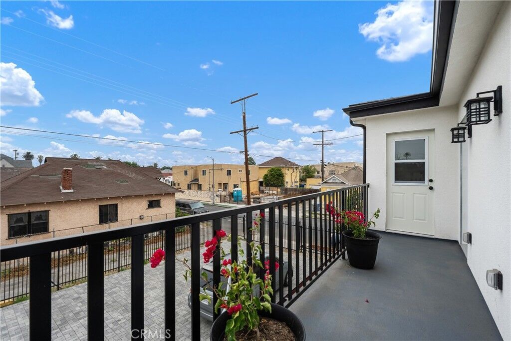 Property Photo:  759 E 25th  CA 90011 