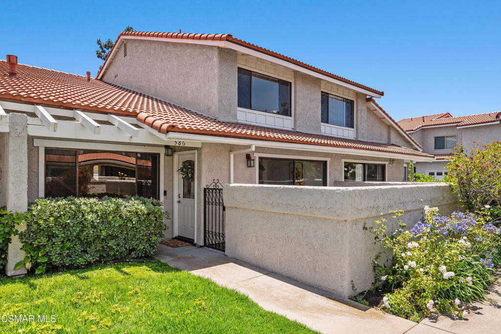 Property Photo:  586 Durango Court  CA 93010 