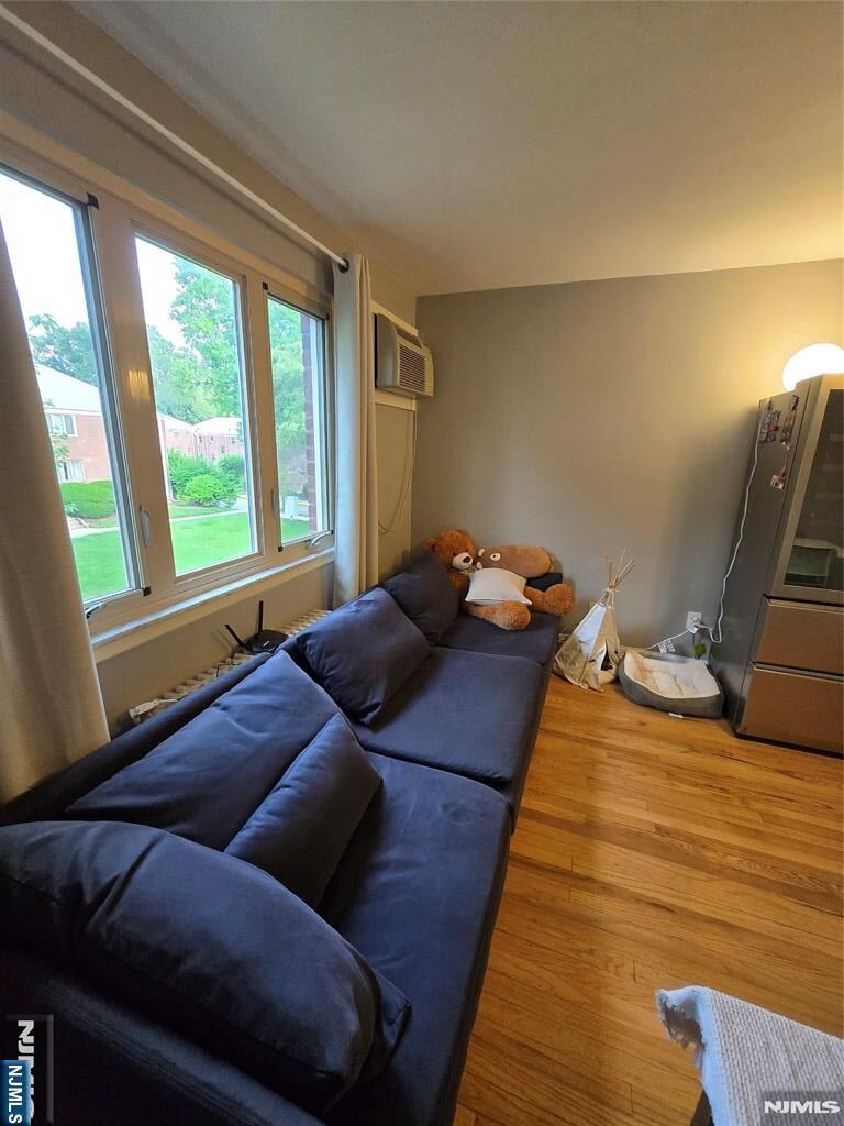 Property Photo:  125 E Clinton Avenue 3B  NJ 07621 