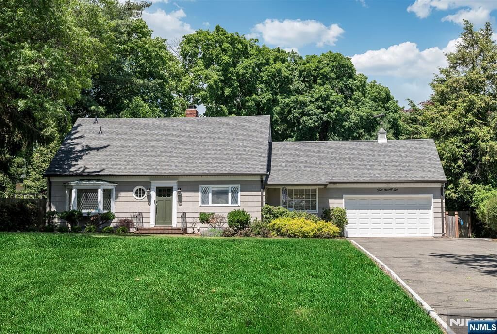 Property Photo:  496 Lincoln Avenue  NJ 07450 