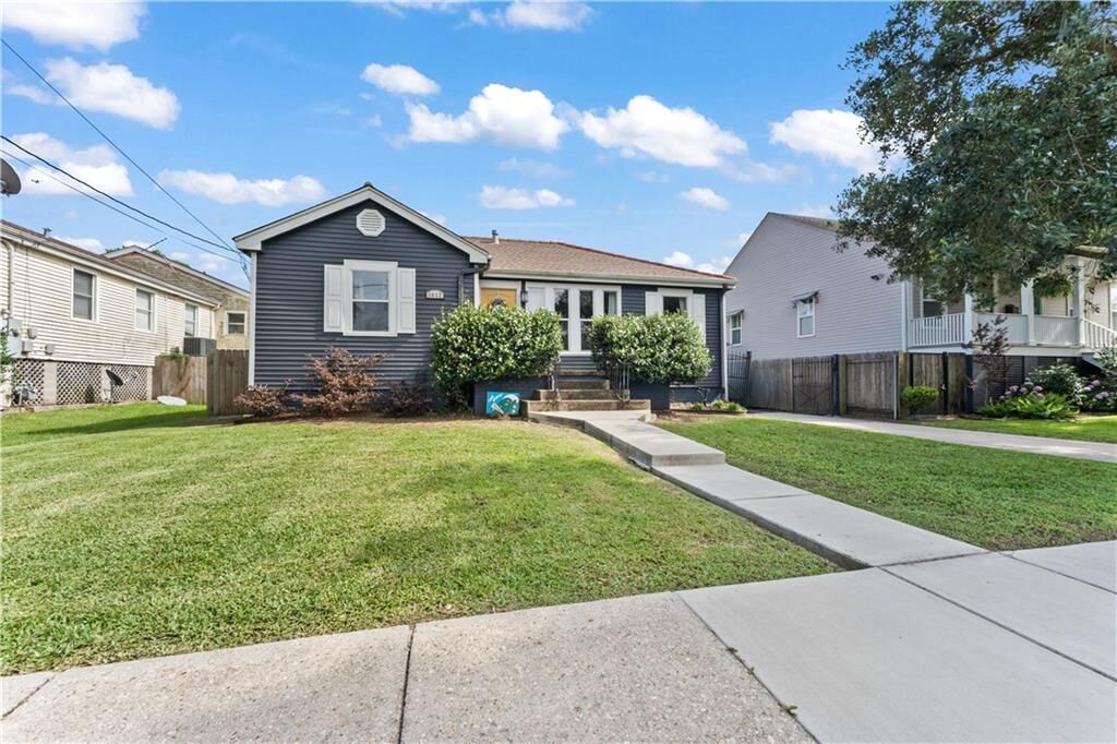 Property Photo: 1412 Athis Street LA 70122