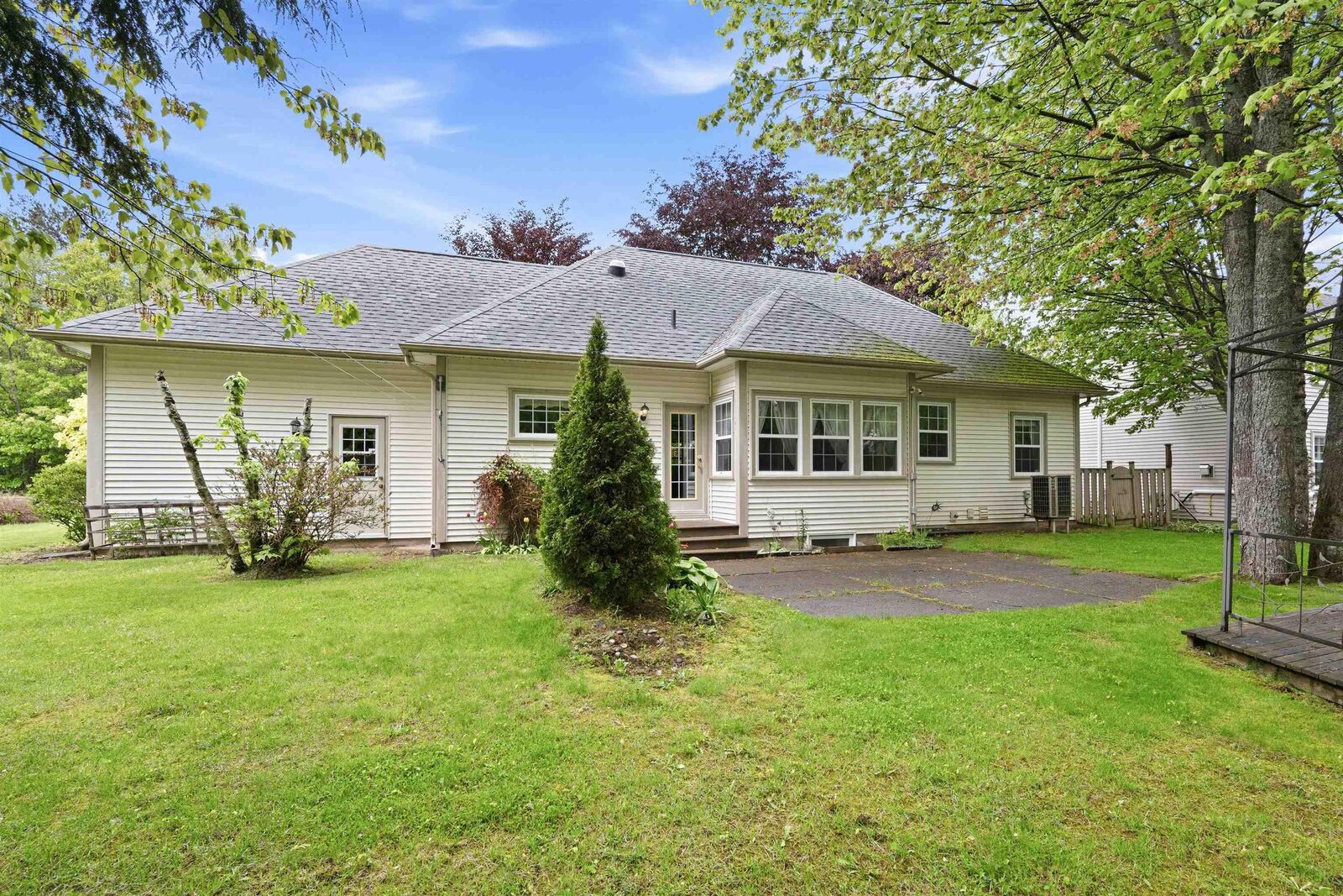 Property Photo:  31 Anderson Boulevard  NS B4N 5H2 