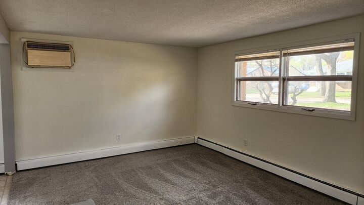 Property Photo: 1738 Hawthorne Avenue E #1 MN 55106