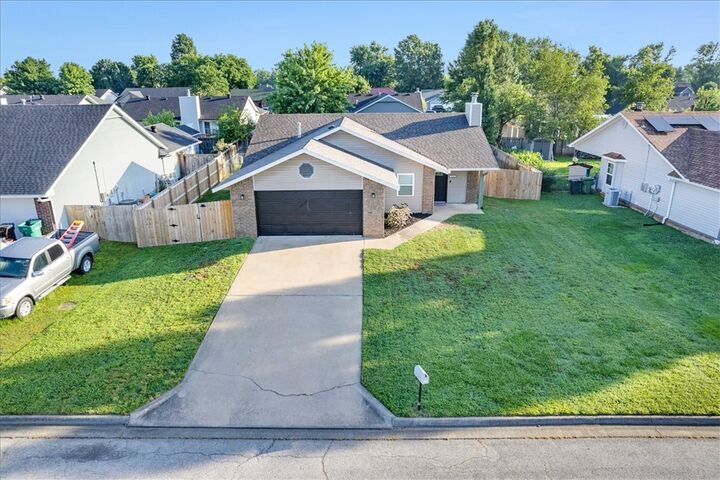 Property Photo:  2709 W Beech Street  AR 72756 