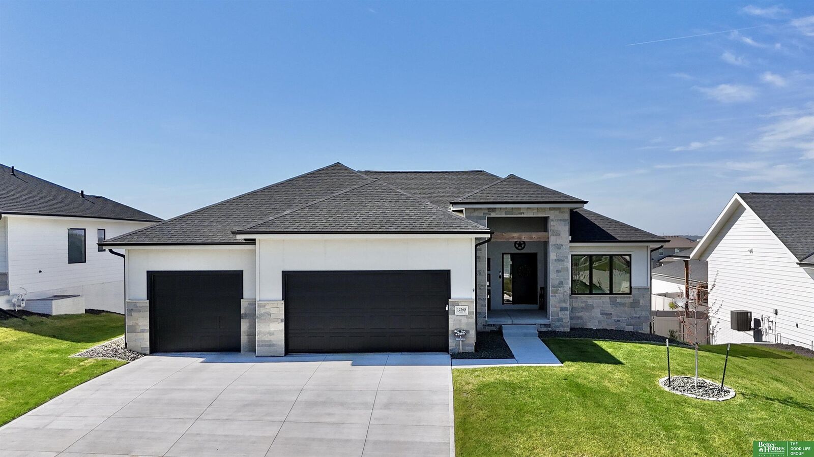 Property Photo: 12368 Windsor Drive NE 68046