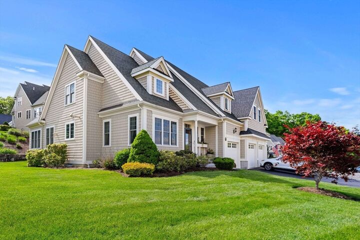 Property Photo: 5 Hamilton Cir 5 MA 01545