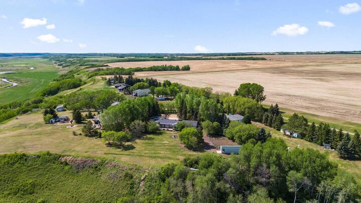 Property Photo: 46139 Range Road 205 AB T4V 5E3