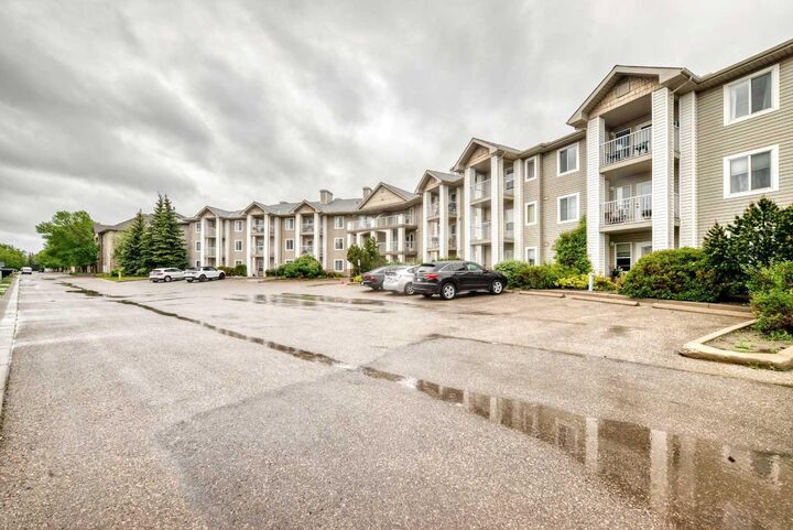 Property Photo: 6818 Pinecliff Grove NE 3340 AB T1Y 7L2