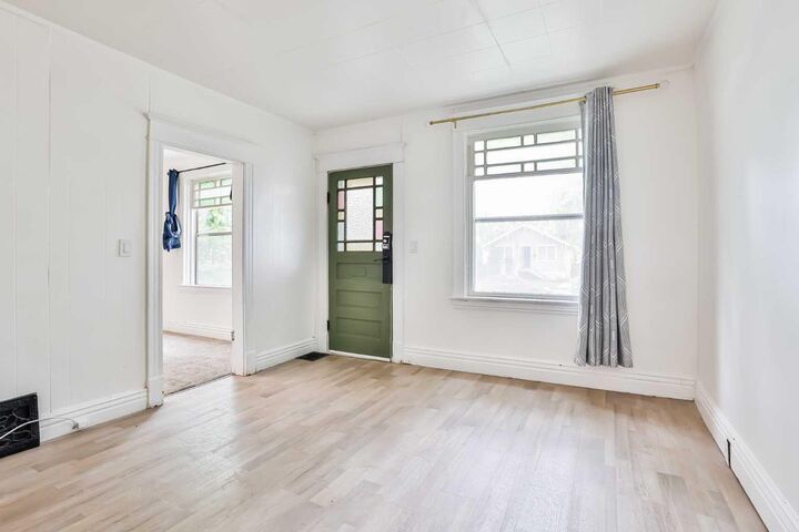 Property Photo:  912 8 Street S  AB T1J 2K8 