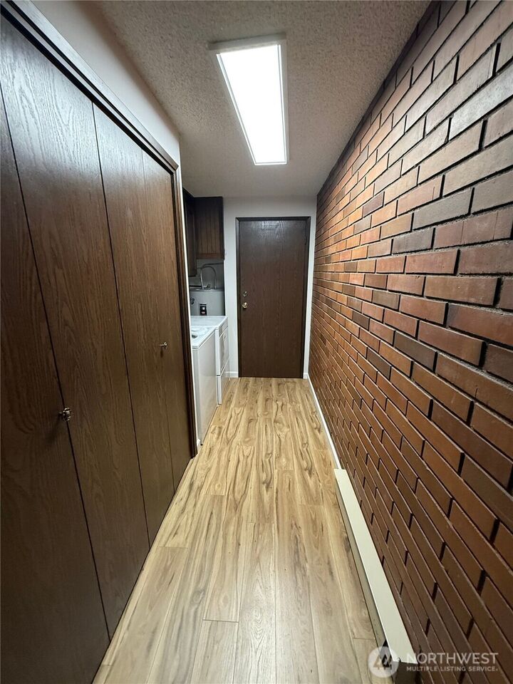 Property Photo: 2209 Colby Avenue 4 WA 98201