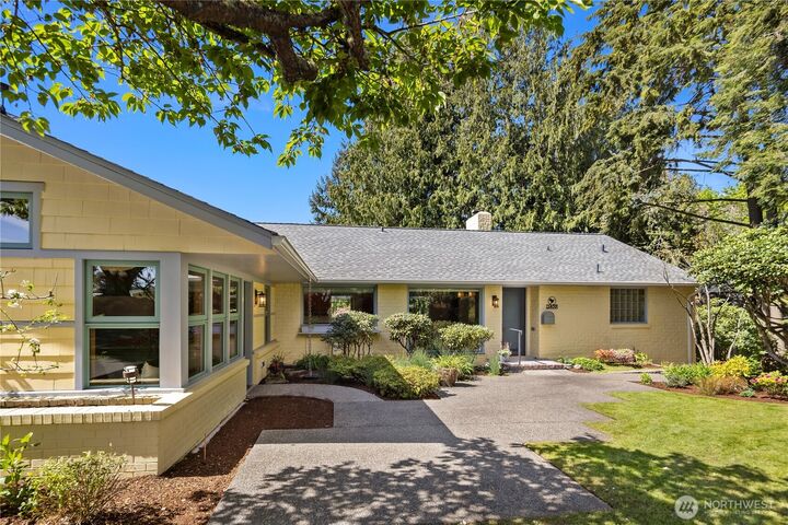 Property Photo: 3409 Magnolia Blvd W WA 98199