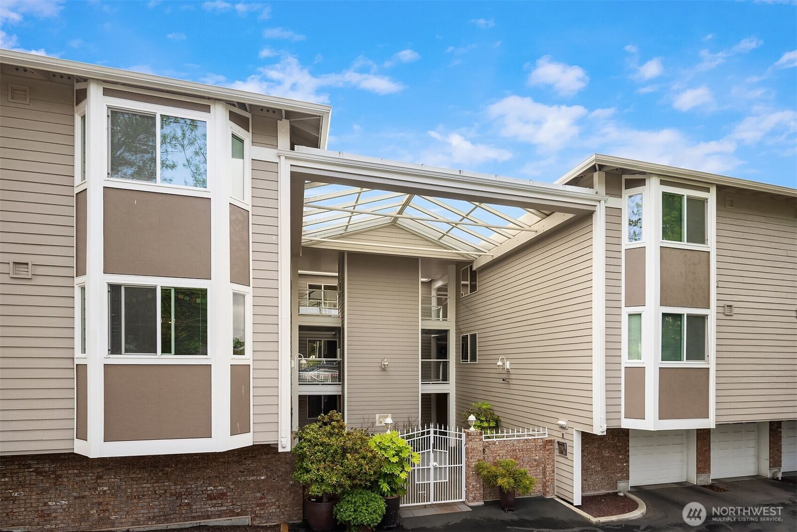 Property Photo: 402 3rd Avenue S B201 WA 98020