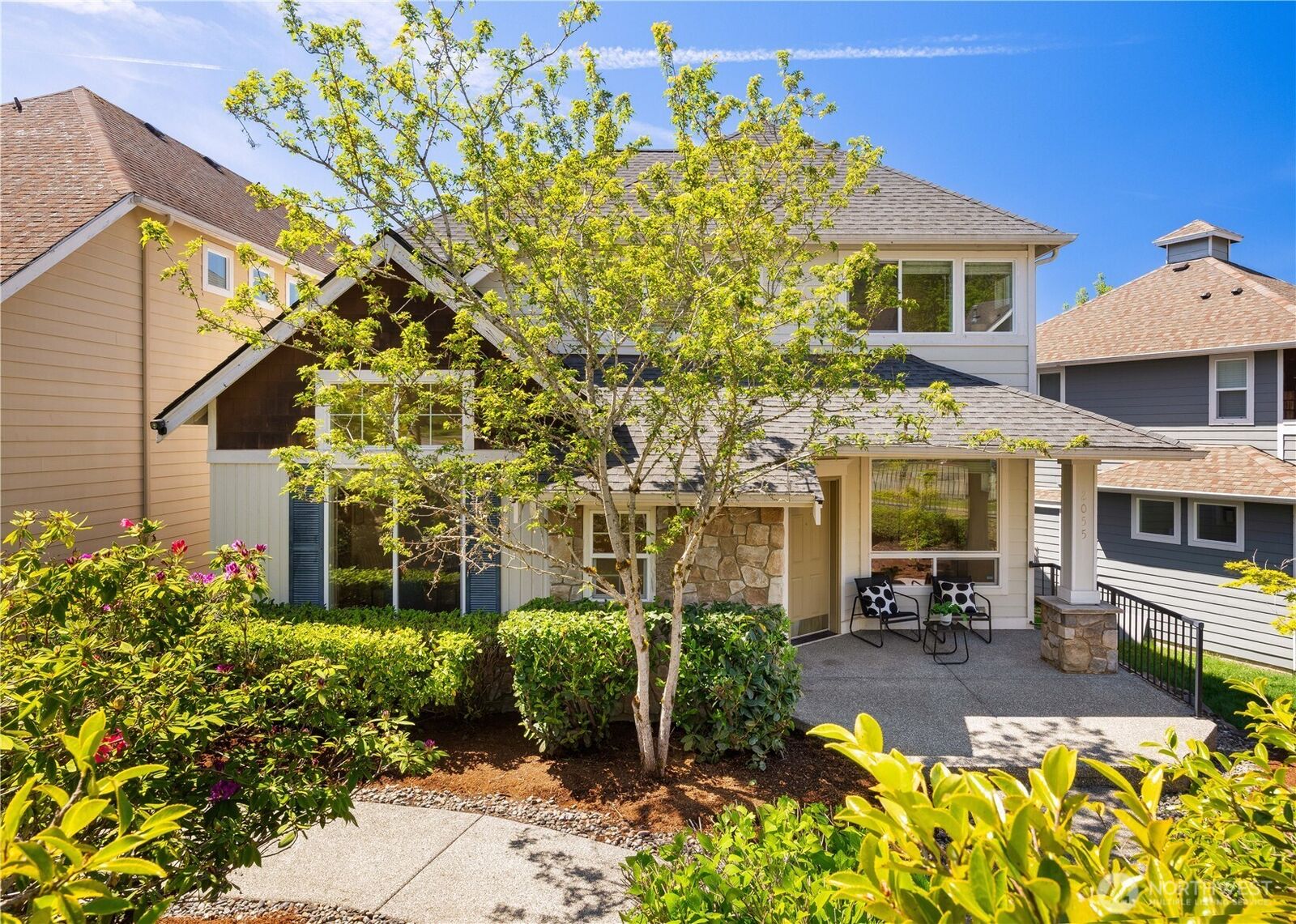 Property Photo: 2055 Larchmount Drive NE WA 98029