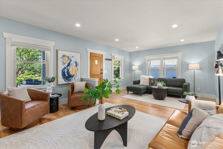 Property Photo:  2629 E Valley Street  WA 98112 