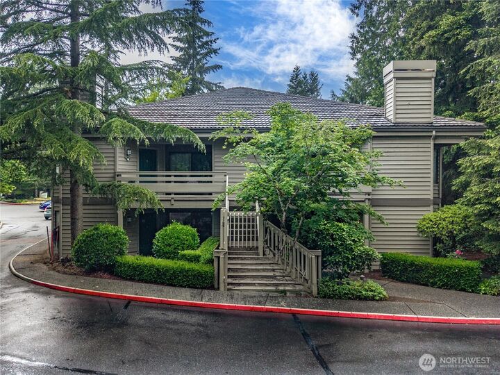 Property Photo: 1300 Bellevue Way NE 2 WA 98004