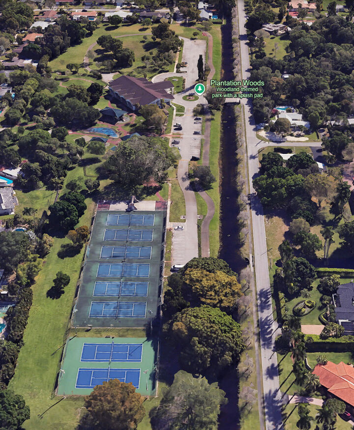 Property Photo:  300 Bayberry Drive  FL 33317 