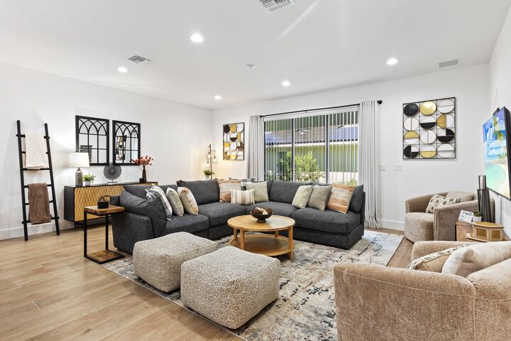 Property Photo: 601 SW 3rd Street FL 33444