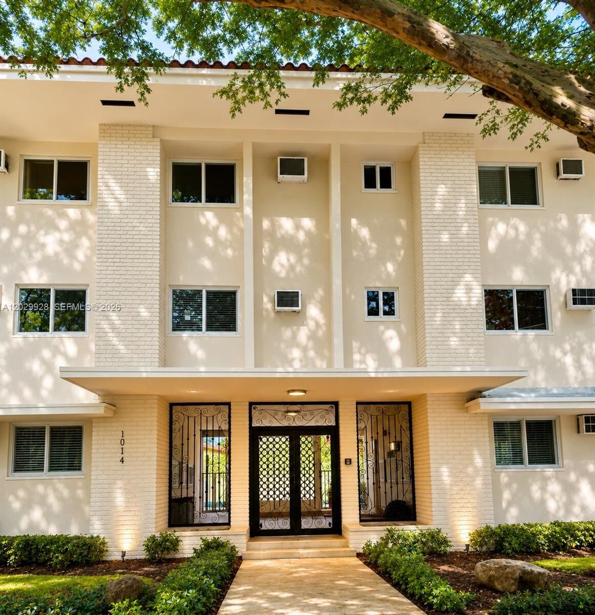 Property Photo:  1014 Salzedo St 210  FL 33134 