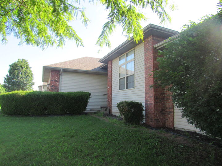 Property Photo:  574 S Carriage Crossing  MO 65714 