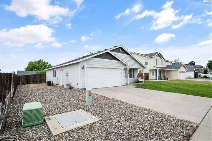 Property Photo: 4608 John Deere Dr WA 99301