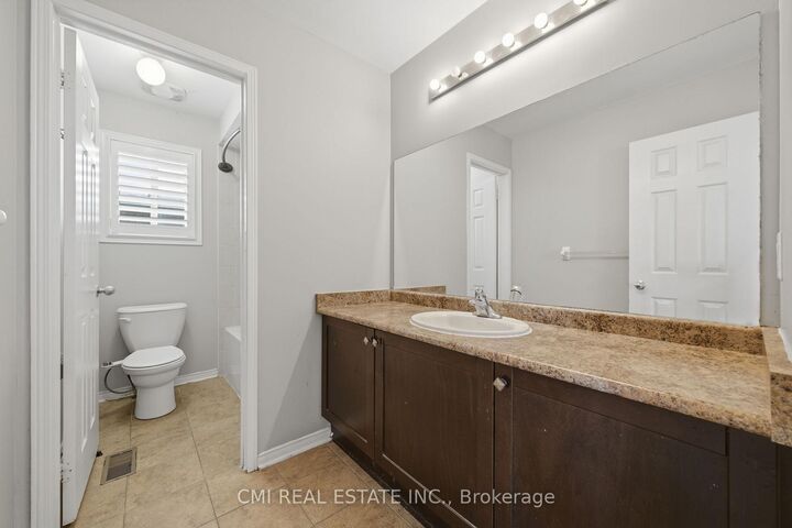 82 Gwillimbury Drive — photo 1