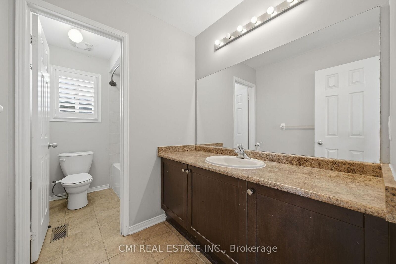 Property Photo: 82 Gwillimbury Drive ON L3Z 0C8