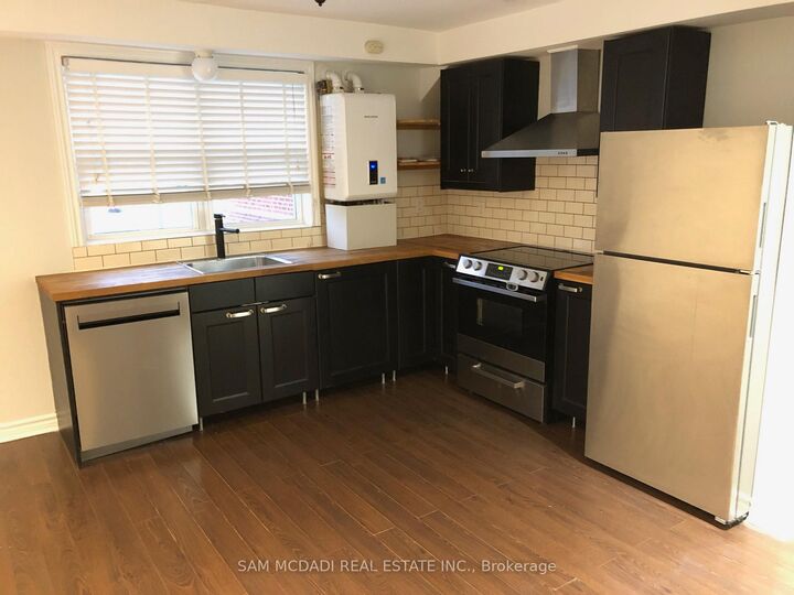 Property Photo: 378 Lakeshore Road W ON L5H 1H5