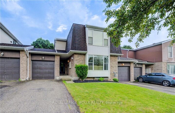 Property Photo:  19 Hillbrook Crescent  ON N2N 1J4 