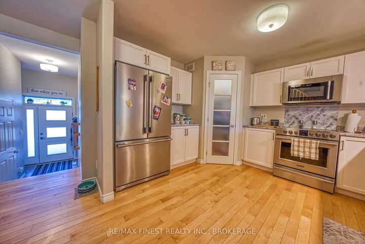 Property Photo: 1010 Rosanna Avenue ON K7P 0N2