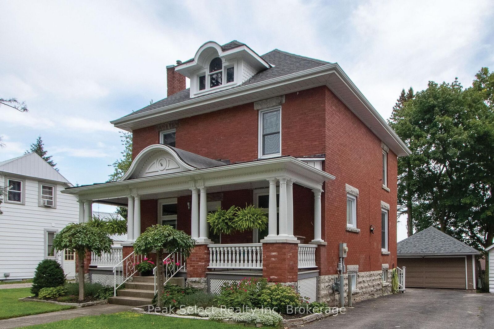 Property Photo: 395 Queen Street E ON N4X 1B1