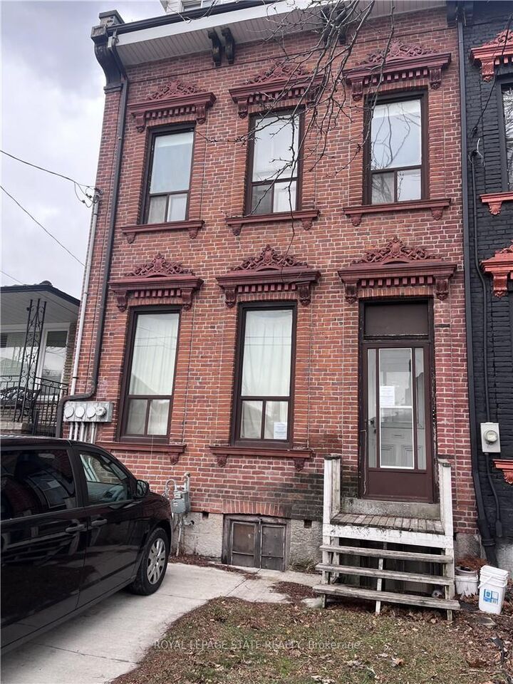 223 Park Street N — photo 1