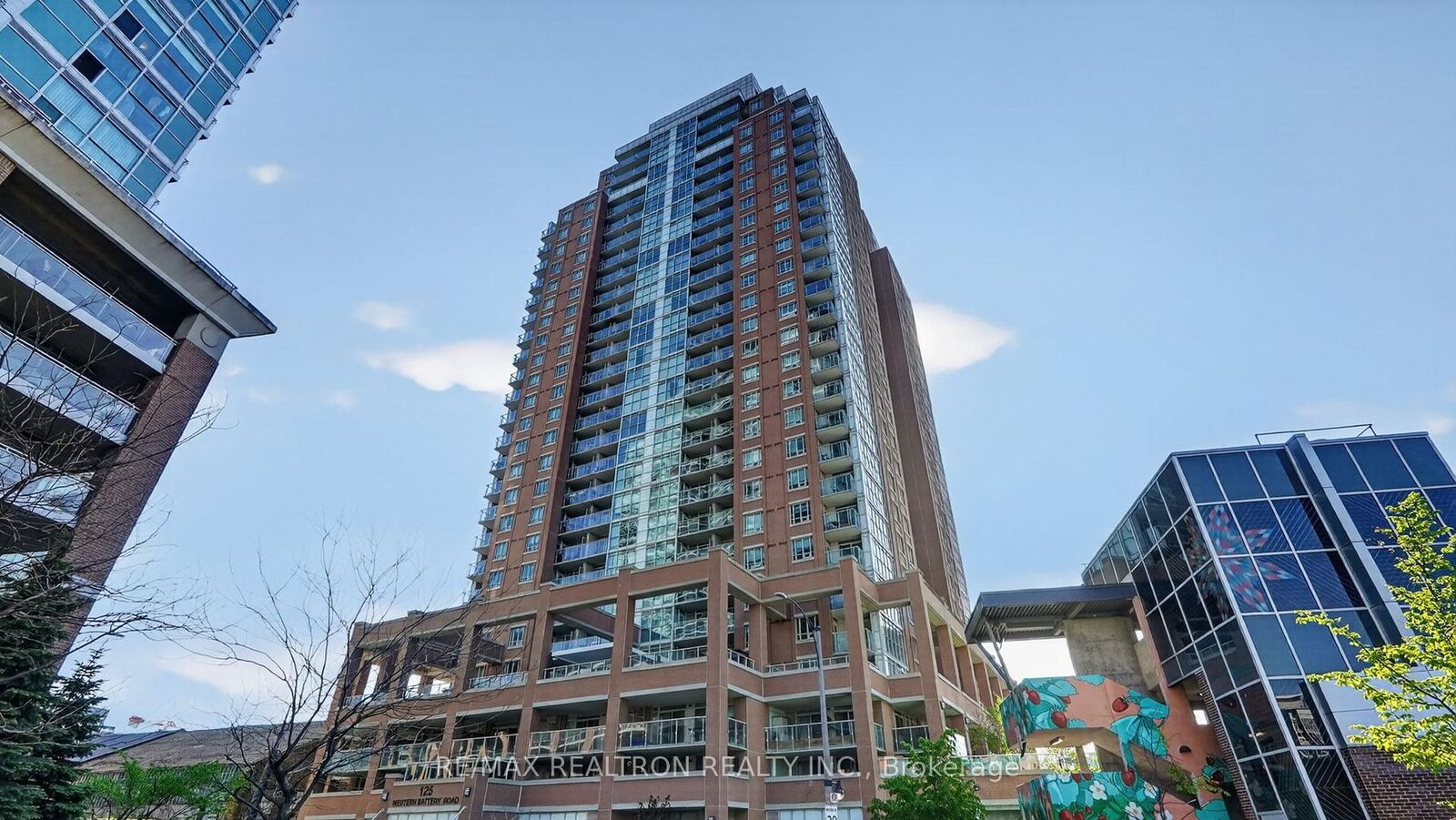 Property Photo: 125 Western Battery Road 2902 ON M6K 3R8
