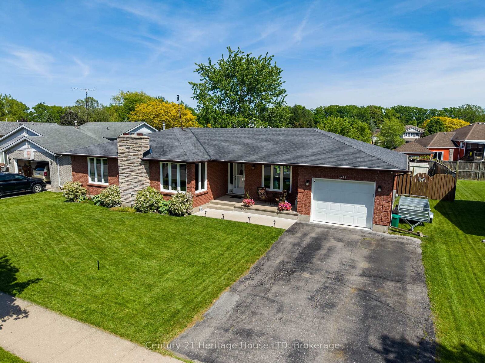 Property Photo: 3742 Black Creek Road ON L0S 1S0