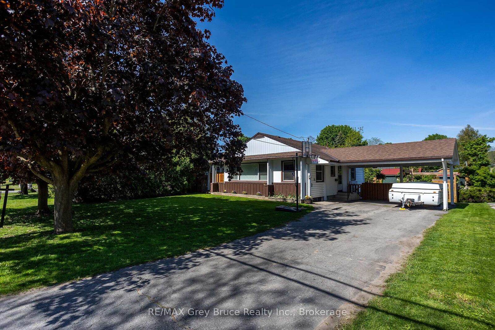 Property Photo: 2120 4th Avenue W ON N4K 4Y5