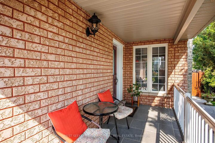 Property Photo: 422 Fernforest Drive ON L6R 2P7