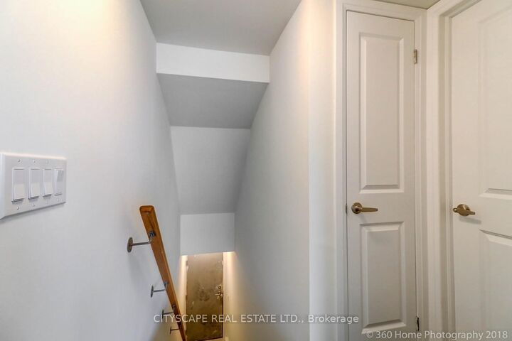 Property Photo: 142 William Duncan Road 4 ON M3K 0C1