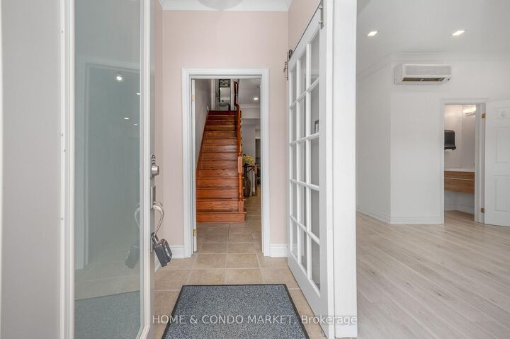 Property Photo: 194 Lakeshore Road W ON L5H 1G6