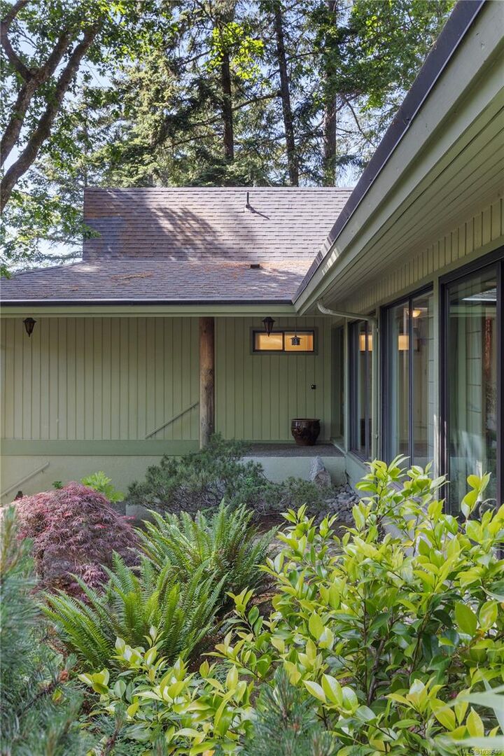 Property Photo:  4505 Cottontree Lane  BC V8X 4G2 
