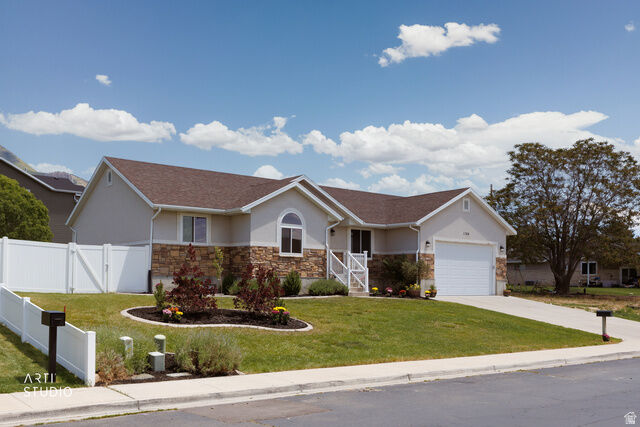 Property Photo: 1164 N 300 E UT 84062