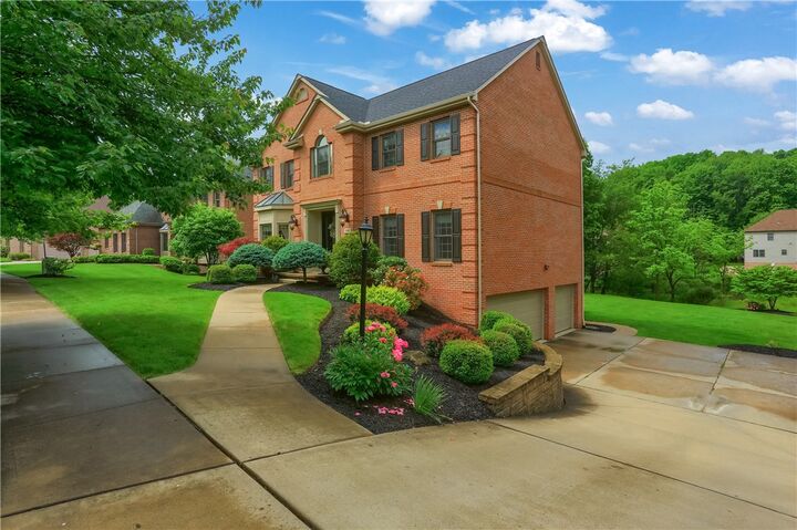Property Photo: 358 Steeplechase Dr PA 16066