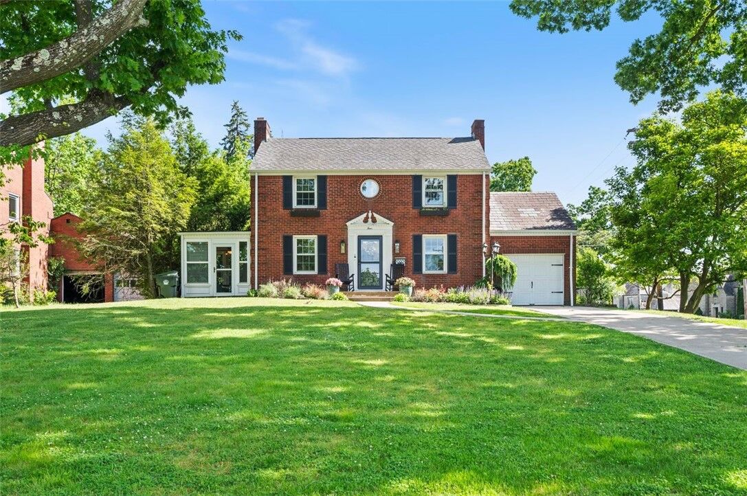 Property Photo:  4 E Club Dr  PA 15236 