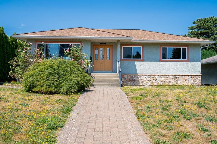 4871 Highlawn Drive — photo 1